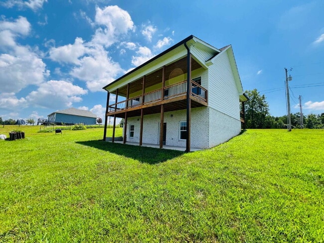 Building Photo - 125 E Carter Rd