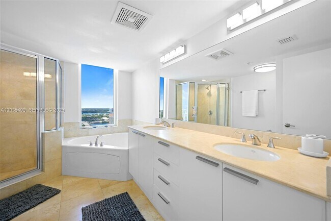Building Photo - 16699 Collins Ave