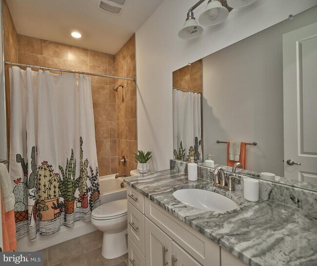 Building Photo - 14 Dogleg Ln