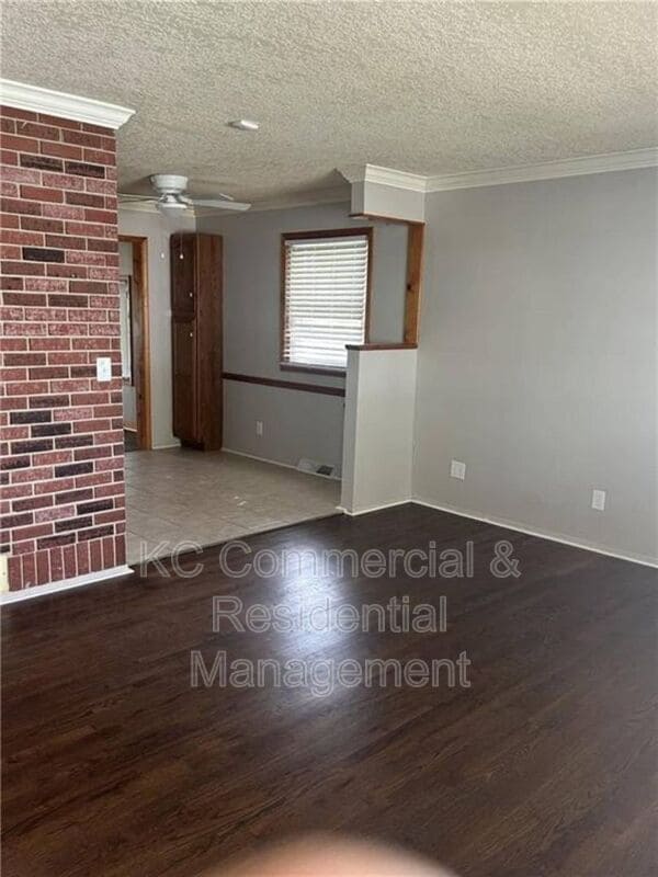 Building Photo - 7809 NE San Rafael Dr
