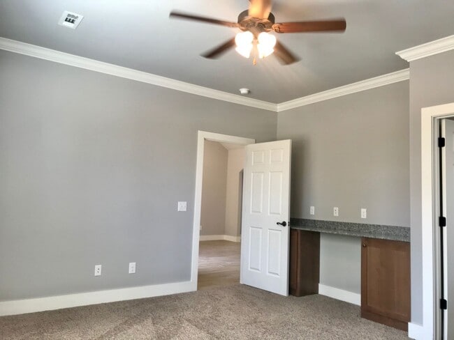 Building Photo - ***212 Alder Street***
