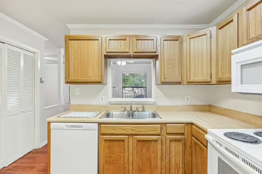 Building Photo - 1624 Aquarena Springs Dr