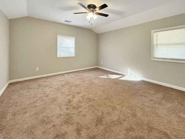 Building Photo - Newly Updated Jefferson Home with Spacious Backyard