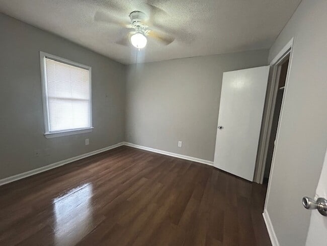 Building Photo - 123A Calvin Court