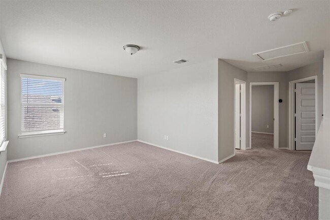 Building Photo - 213 Sweet Autumn Dr