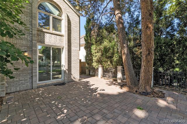 Building Photo - 541 Monroe St