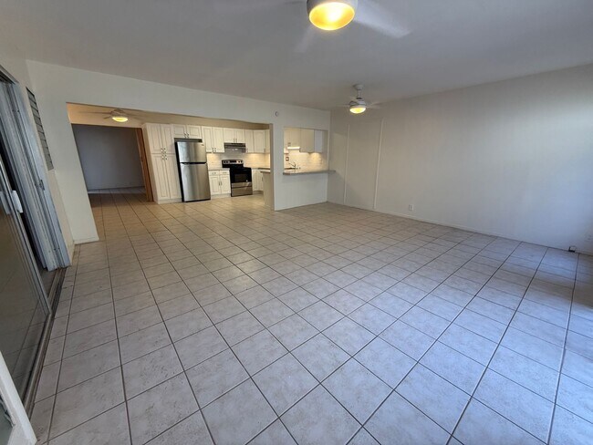 Building Photo - 949 Wainiha St