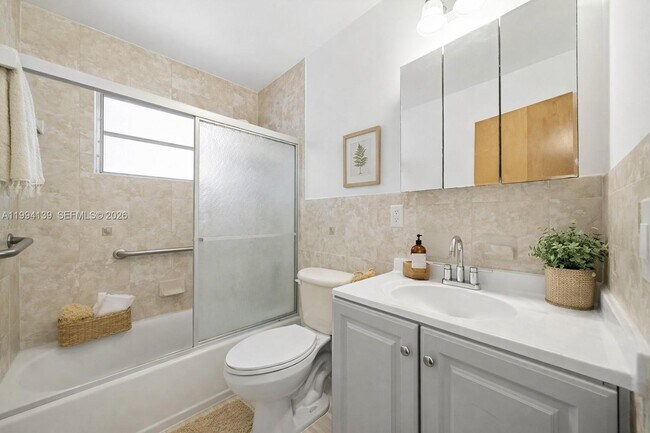 Building Photo - 1781 SW 13th St