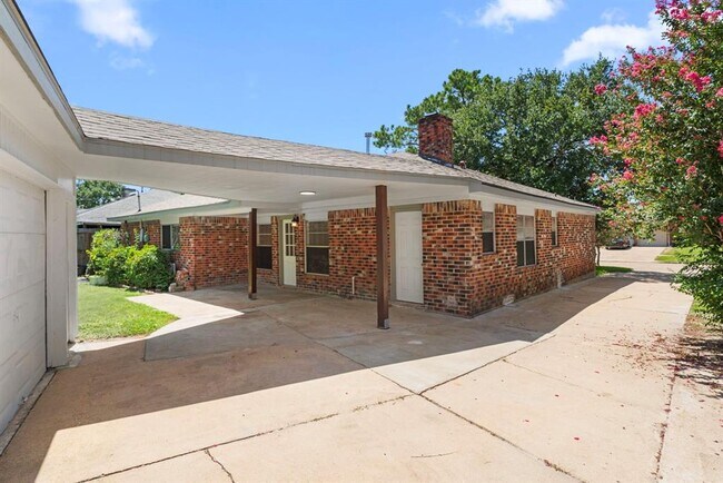 Building Photo - 8806 Langdon Ln