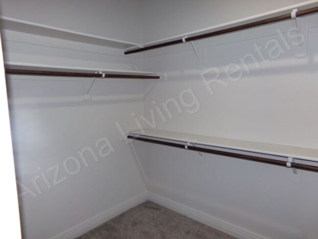 Building Photo - GORGEOUS 3 BEDROOM 2 BATHROOM HOME