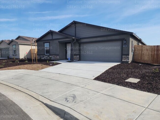 Building Photo - Newly constructed 4 bedroom/ 3 bathroom home.