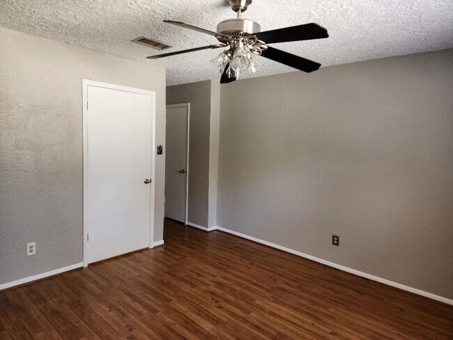 Building Photo - 2322 Deer Valley Dr