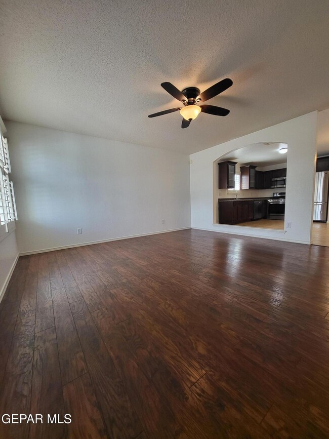 Building Photo - 1733 Shreya St