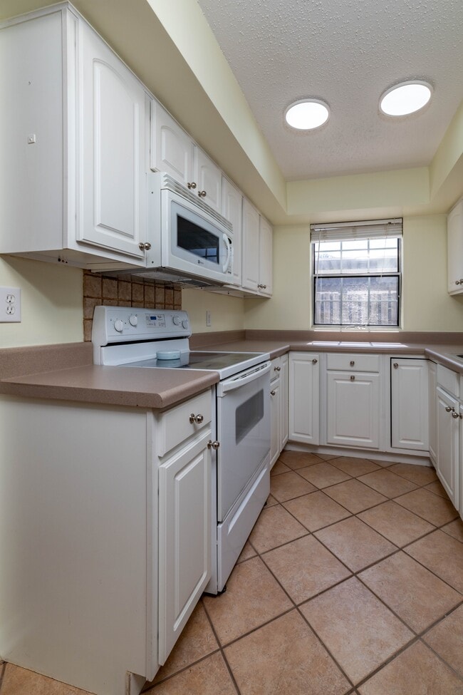 Building Photo - 7914 Gleason Dr NW
