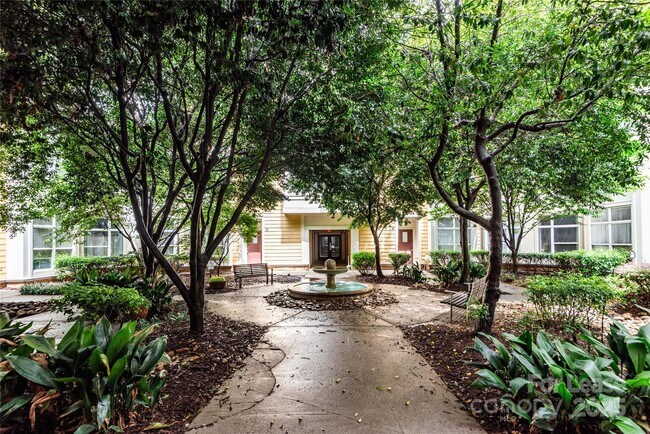 Building Photo - 2125 Southend Dr