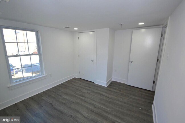 Building Photo - 211 E Union St