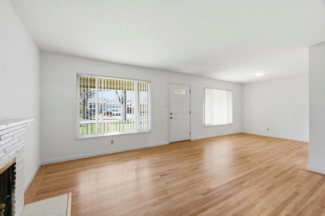 Building Photo - Cherry Chase Home