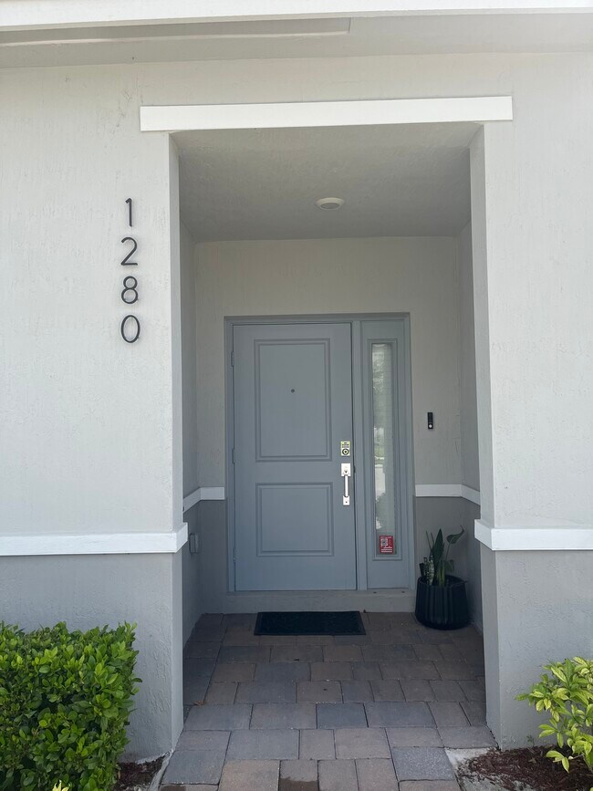 Primary Photo - 1280 NE 5th Ct