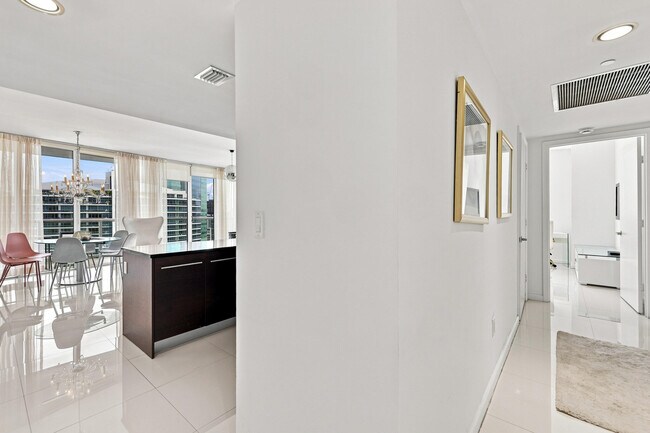 Building Photo - 465 Brickell Ave