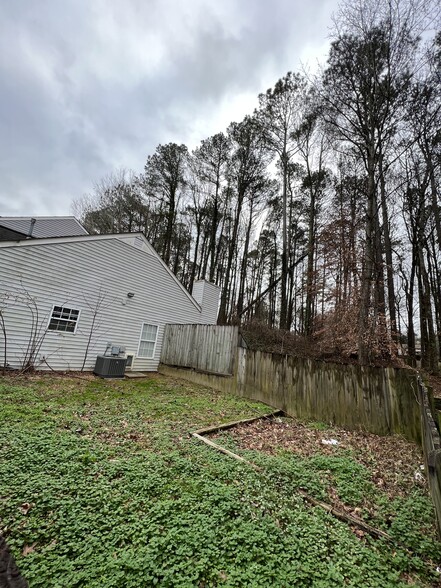 Backyard fenced - 1061 Travelers Trl NW