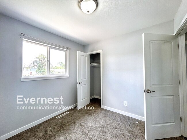Building Photo - Cozy 3-Bedroom, 1-Bathroom Home in a Conve...