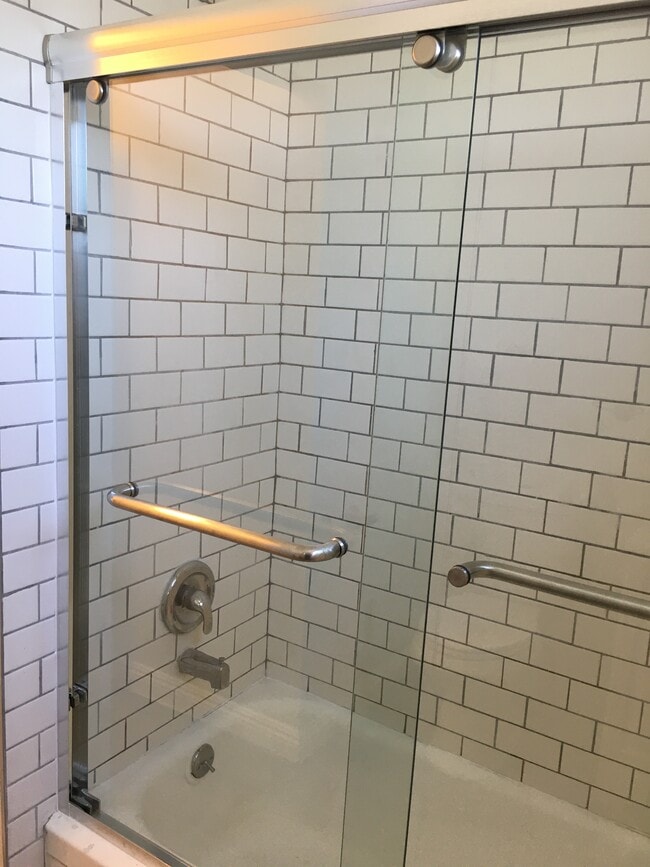 Building Photo - 3930 Rosemead Blvd