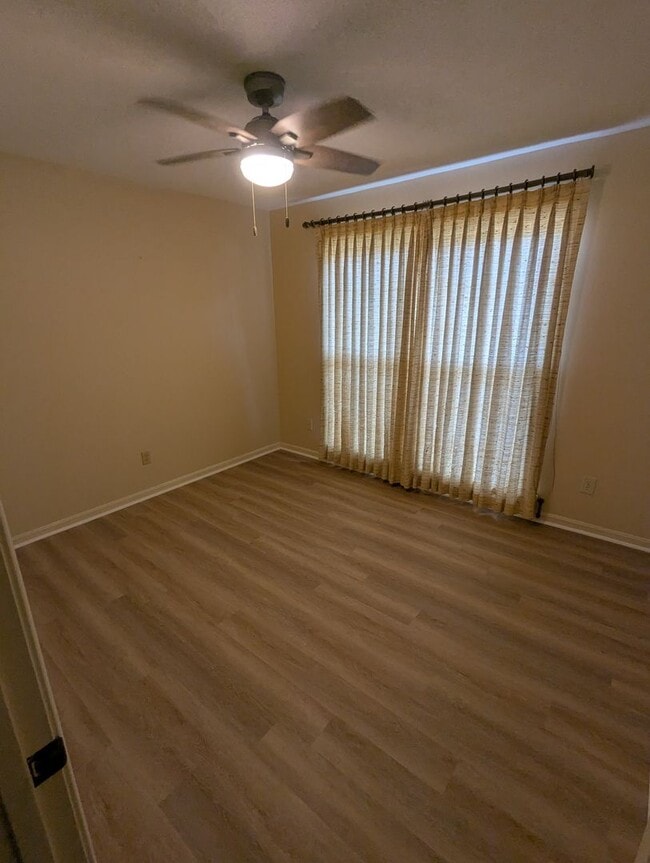 Building Photo - 4750 Heatherwood Dr