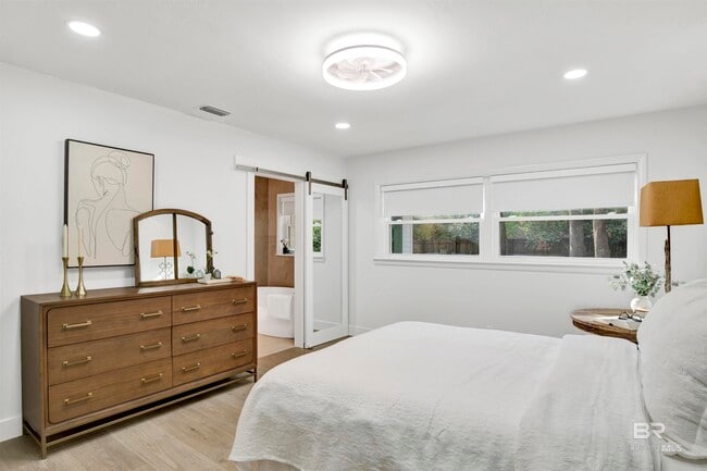 Building Photo - 380 S Church St