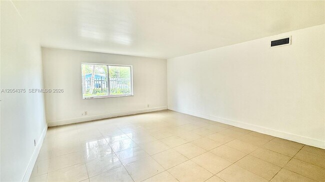 Building Photo - 1548 SW 5th Pl