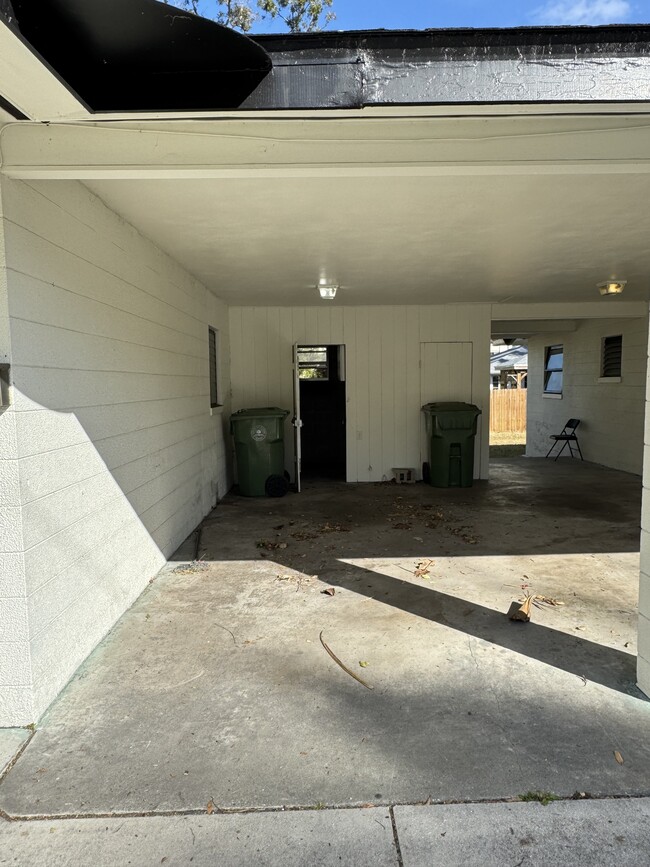 Building Photo - 1604 8th Ave W