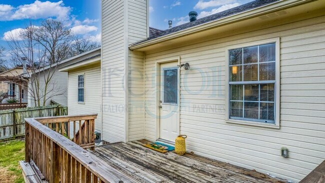 Building Photo - Available in Early August Attn: Pilots! 3BR 2BA Crashpad!