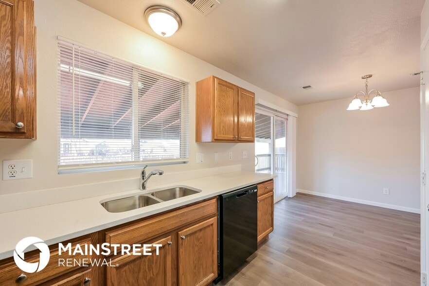 Building Photo - 5117 Kittredge St