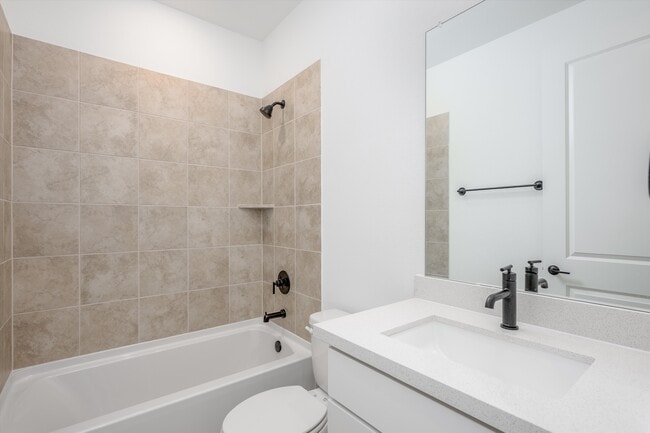 Building Photo - 1013 Rainshower Wy