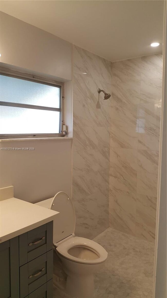 Building Photo - 1020 NW 88th Ave