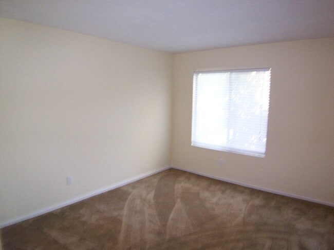 Building Photo - Delightful Upper Unit Mira Mesa Condo Loca...