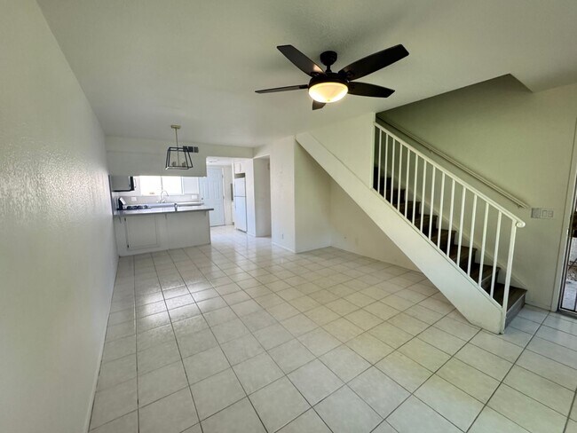 Building Photo - Beautiful Palm Desert Gem!