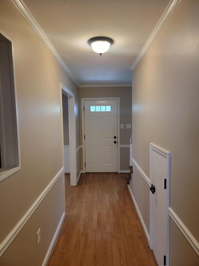 Building Photo - 2309 Creekview Dr