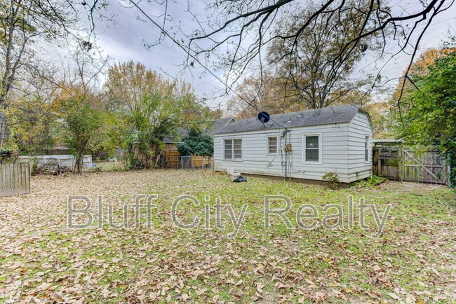 Building Photo - 716 Loeb St