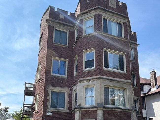 Building Photo - 7412 S South Shore Dr