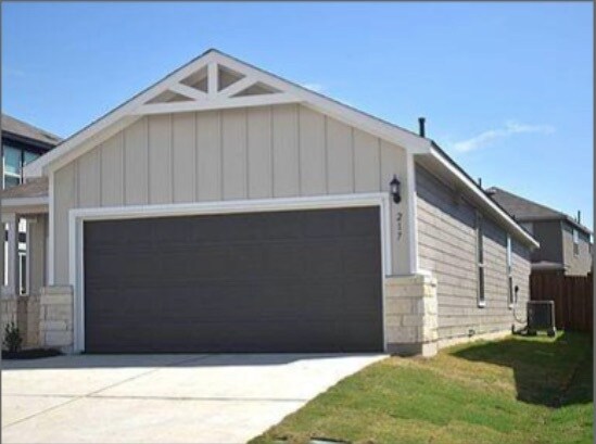 Building Photo - 217 English Oak St