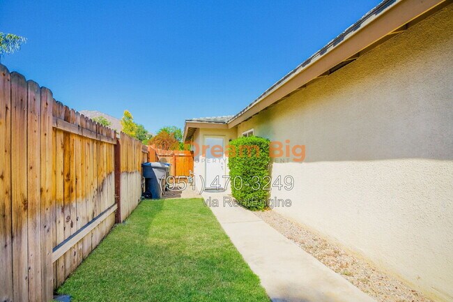 Building Photo - 5155 Harriett Cir