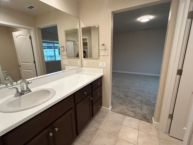 Building Photo - 479 Lemongrass St