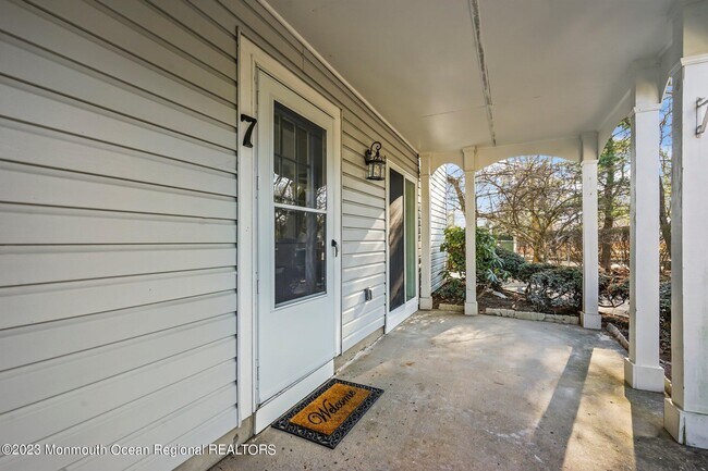 Building Photo - 7 Tulip Ln