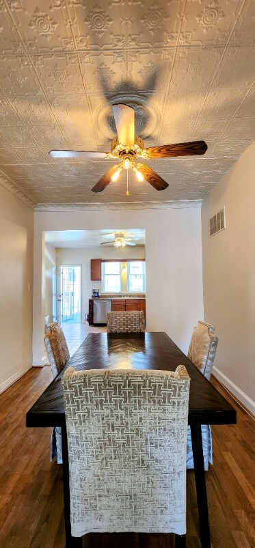 Building Photo - 1403 N Luzerne Ave