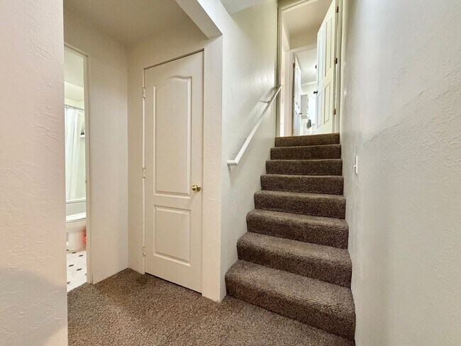 Building Photo - 717 E Hundley Hvn Cir