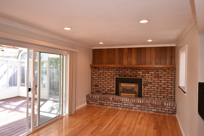 Building Photo - Gorgeous West San Jose 3BD 2BA 1400SF Home