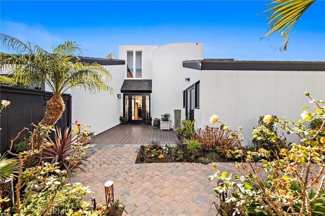 Building Photo - 3253 Alta Laguna Blvd