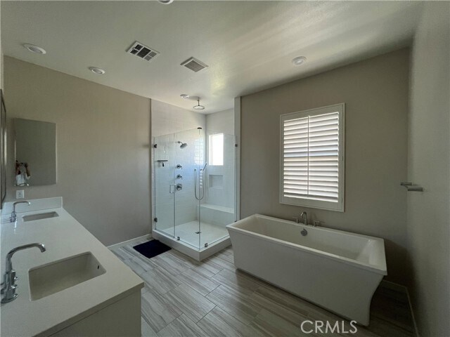 Building Photo - 110 Sculpture