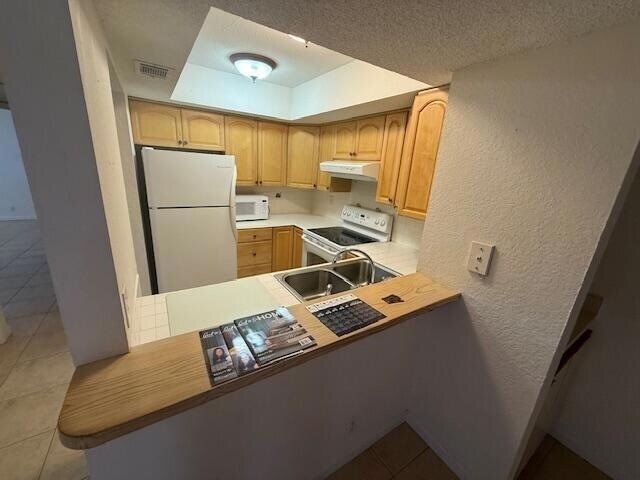 Building Photo - 1500 SE Royal Green Cir