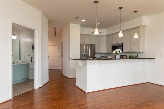 Building Photo - 670 Town Center Dr